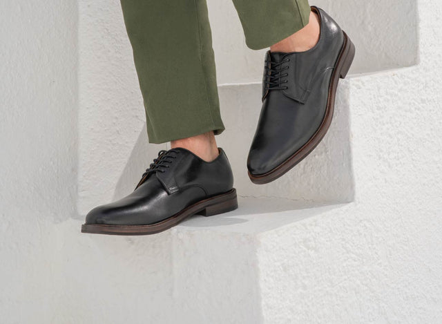 Outfit con zapatos negros hombre: ideas para combinarlos