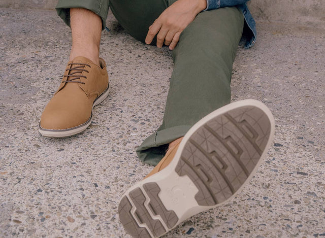 Consejos para combinar un pantalón verde de hombre