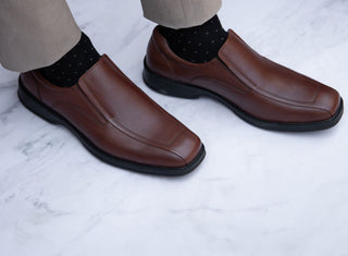 Tipos de zapatillas y zapatos sin cordones para hombre: cuáles elegir