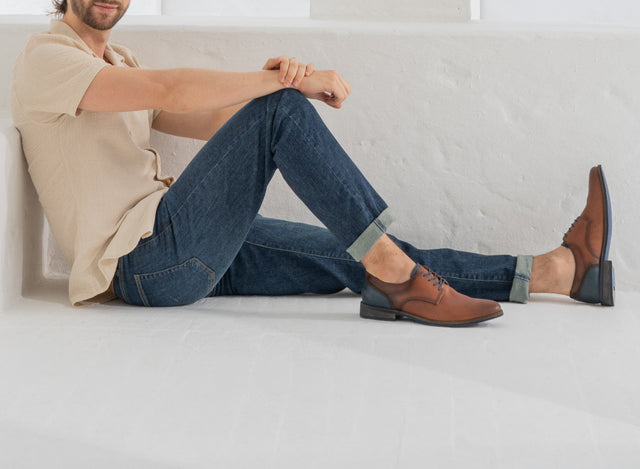 Aprende a combinar jeans azul hombre con estilo y seguridad